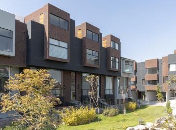 Casa · 261m² · 3 Recámaras · 2 Estacionamientos · Casa Tipo Townhouse en Venta en Santuario Maya, Zona Recta a Cholula