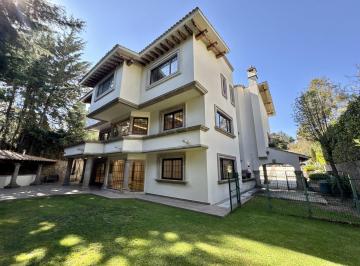 Casa · 760m² · 4 Recámaras · 6 Estacionamientos · Casa en Venta o en Renta en El Exclusivo Residencial y Club de Golf Los Encinos