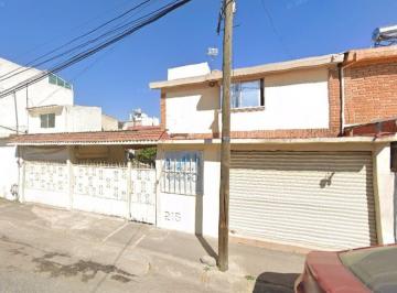 Casa de 3 habitaciones, Toluca · Casa en Venta. Fracc. Las Torres. Toluca, Edomex