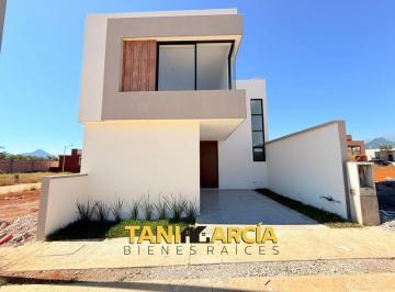 Casa de 3 habitaciones, Fortín · Vendo Bella Casa Lista en 1 Semana en Fraccionamiento Privado en Fortín!.