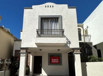 Casa de 3 habitaciones, Monterrey · Ofrezco Casa en Renta en Colinas del Huajuco (Colonia Privada)