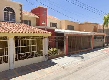 Casa de 3 habitaciones, Torreón · Hermosa Casa con Excelente Distribucion, Ubicada en Zona de Alta Pluvalia