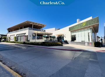 Local comercial · 231m² · 660 Estacionamientos · Local en Renta