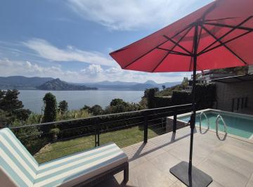 Casa · 301m² · 4 Recámaras · 3 Estacionamientos · Casa con La Mejor Vista Al Lago