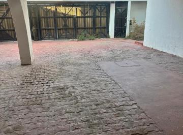 Casa de 4 habitaciones, Zapopan · Casa en Venta Para Remodelar Cerca de Glorieta Chapalita y La Gran Plaza de 415 m²