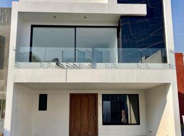 Casa · 220m² · 3 Recámaras · 2 Estacionamientos · Casa en Venta La Antigua Cementera, Zona Galerias Serdán.