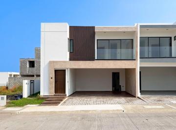 Casa · 196m² · 3 Recámaras · 2 Estacionamientos · Casa en Venta en Punta Tiburon