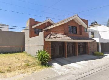 Casa de 5 habitaciones, León · Casa en Venta, Colonia Valle del Campestre, por Remate, Excelente Oportunidad de Inversión