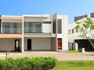 Casa · 192m² · 3 Recámaras · 2 Estacionamientos · Casa en Venta en Punta Tiburon