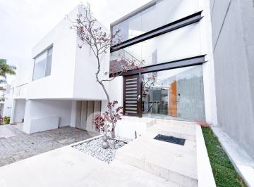 Casa · 300m² · 3 Recámaras · 2 Estacionamientos · Casa en Venta en Cluster 888, Zona Lomas de Angelópolis I, Puebla