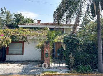 Casa · 457m² · 3 Recámaras · 2 Estacionamientos · Casa en Venta en Cerrada La Carñana, San Pedro Cholula, Puebla.