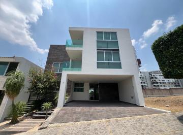 Casa · 372m² · 3 Recámaras · 2 Estacionamientos · Casa en Venta en Parque Terrranova, Lomas de Angelópolis.