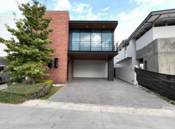 Casa de 3 habitaciones, León · Casa en Venta en Lomas del Molino con 3 Recamaras y 2 Estacionamientos