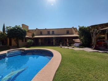Casa · 930m² · 4 Recámaras · 4 Estacionamientos · Venta de Casa en Cuautla Morelos