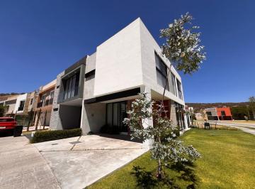 Casa en condominio · 146m² · 2 Recámaras · 2 Estacionamientos · Casa Moderna en Venta en El Eden Residencial Tlajomulco