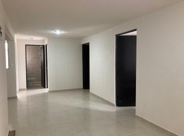 Sala y vista parcial de 3 cuartos. · Departamento en Planta Baja con Patio Excedente.