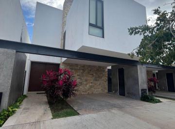 Casa de 3 habitaciones, Mérida · Casa con 184 m² de Superficie de Terreno y 3 Recámaras en Venta, Temozón Norte