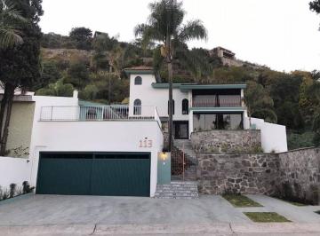 Casa en condominio · 558ha · 4 Recámaras · 7 Estacionamientos · Casa Remodelada en Venta en El Palomar con Alberca