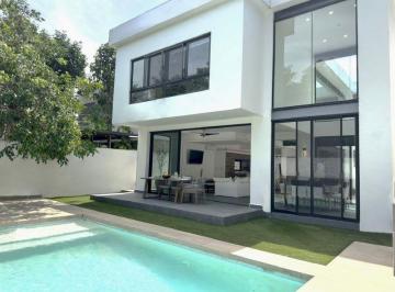 Casa · 500m² · 4 Recámaras · 2 Estacionamientos · Increible Casa en Venta Privada de Lujo Playa del Carmen (Fvc - 2725)