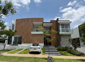 Casa de 5 habitaciones, Zapopan · Casa en Venta en Bosque de Los Lagos