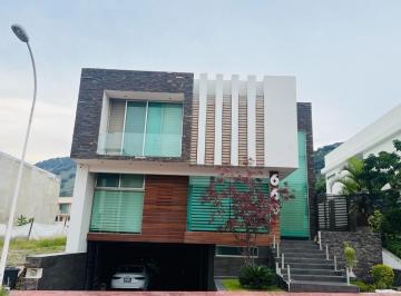 Casa de 3 habitaciones, Tlajomulco de Zúñiga · Casa en Venta en La Rioja