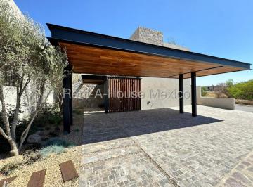 Casa en Venta de 4 habitaciones Altozano el Nuevo Querétaro · Exclusiva Residencia en Venta Altozano 4 Recamaras 5 Baños Terraza Alberca Jardin