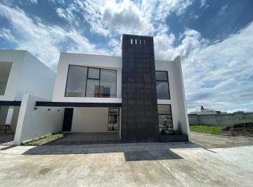 Casa · 224m² · 3 Recámaras · 2 Estacionamientos · Casa en Venta Mexicaltzingo