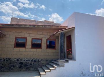 Casa · 324m² · 2 Recámaras · 6 Estacionamientos · Venta de Casa en Xalatlaco, Estado de México