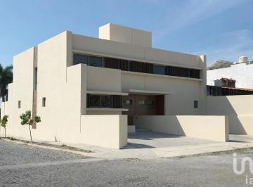 Casa · 153m² · 3 Recámaras · Casa en Venta en Esquina. Recámara en Planta Baja. Vista Norte.