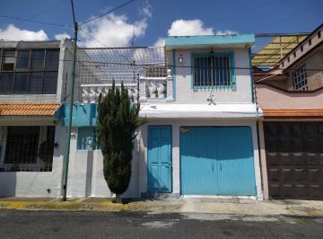 Casa · 165m² · 5 Recámaras · 1 Estacionamiento · Casa Venta Toluca, Residencial Las Flores