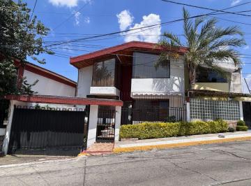 Casa de 5 habitaciones, Tlalnepantla de Baz · Predio con Dos Casas, en Satélite, Excelente Distribución