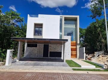 Casa · 228m² · 4 Recámaras · 2 Estacionamientos · Casa en Construccion en Venta en Vía Cumbres | Roof Garden con Jacuzzi y Alberca Privada