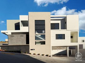 Casa de 3 habitaciones, Chihuahua · Casa en Venta en Paseo de Las Lomas en Esquina y Frente a Parque, Zona Valles