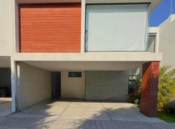 Casa · 300m² · 3 Recámaras · 2 Estacionamientos · Casa en Reserva Territorial Atlixcáyotl