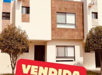 Casa · 104m² · 3 Recámaras · 2 Estacionamientos · Bonita Casa en Venta en Rincones del Marqués, Querétaro