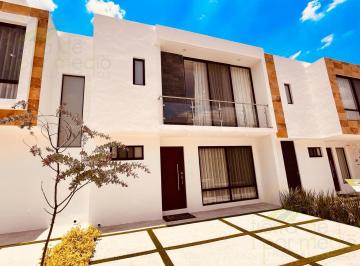 Casa · 126m² · 3 Recámaras · 2 Estacionamientos · Casa en Venta en Privada con Cine Vip, Juriquilla Querétaro