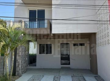 Casa · 157m² · 3 Recámaras · 2 Estacionamientos · Casa en Venta, Colonia Loma Alta