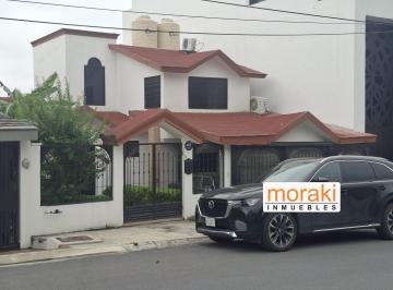 Casa · 275m² · 3 Recámaras · 2 Estacionamientos · Casa en Venta en Cumbres 5to Sector