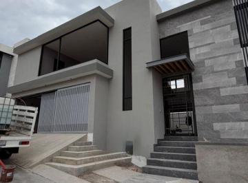 Casa de 4 habitaciones, León · Casa en Preventa en Cañada del Refugio Sur con 4 Recamaras y 5 Baños