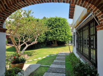 Casa uso de suelo de 4 habitaciones, Cuernavaca · Vendo Casa Como Terreno, Zona Norte Centrica en Cuernavaca, Mor.
