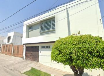 Casa de 3 habitaciones, León · Casa en Venta, Colonia Valle del Campestre, por Remate, Excelente Oportunidad de Inversión