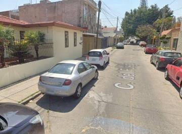 Casa de 4 habitaciones, León · Casa en Venta, Colonia Jardines del Moral, por Remate, Excelente Oportunidad de Inversión