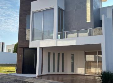 Casa · 3 Recámaras · 2 Estacionamientos · Casa en Renta
