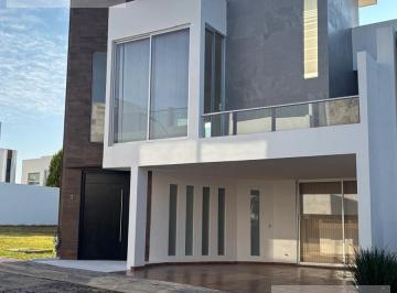 Casa · 3 Recámaras · 2 Estacionamientos · Casa en Renta
