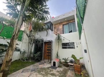 Casa de 4 habitaciones, Zapopan · Casa en Venta Como Nueva en Colonia Miramar, Zapopan