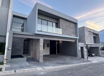 Casa · 387m² · 3 Recámaras · 3 Estacionamientos · Casa en Venta en Castaños del Vergel
