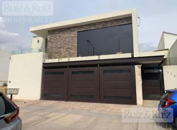 Casa · 577m² · 4 Recámaras · 4 Estacionamientos · Casa en Jardines del Campestre