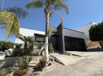 Casa de 2 habitaciones, León · Casa en Venta de un Piso en Barranca del Refugio en Esquina con Loft Incluido