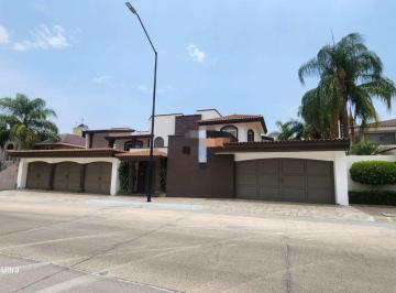 Casa de 5 habitaciones, León · Casa en Venta en Jardines del Campestre con 5 Recamaras, 8 Baños, 5 Estacionamientos y Alberca