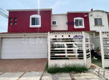 Casa · 179m² · 3 Recámaras · 2 Estacionamientos · Casa en Venta en Fraccionamiento Cumbres Universidad II en Chihuahua, Chih.